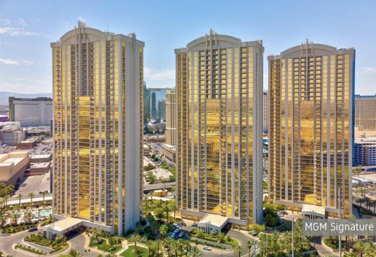 Balcony Full Strip View Suite Mgm Signature Free Valet Las Vegas Exterior photo
