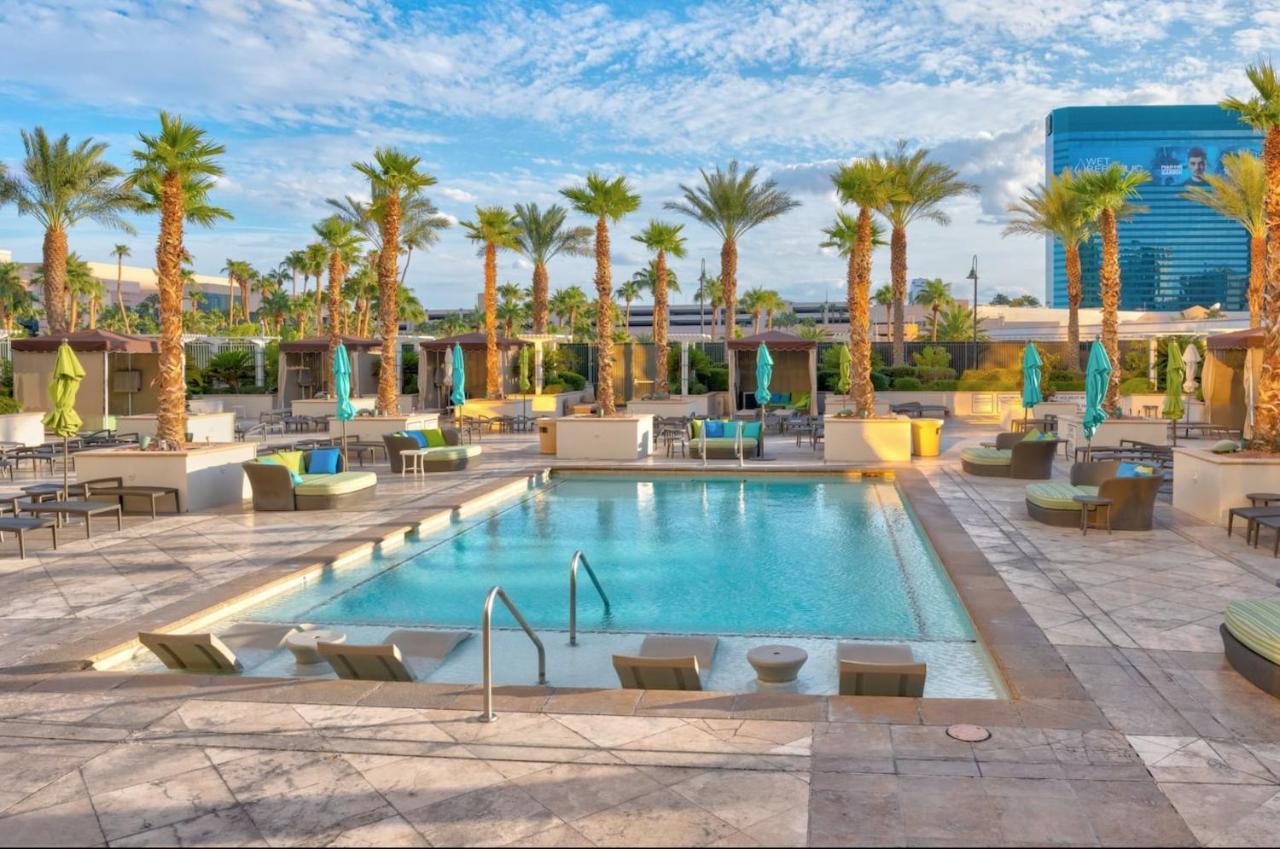Balcony Full Strip View Suite Mgm Signature Free Valet Las Vegas Exterior photo