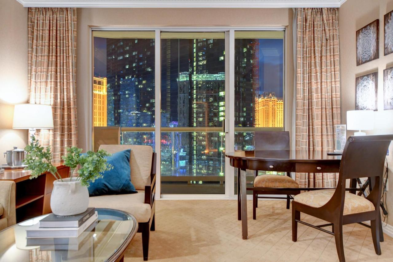 Balcony Full Strip View Suite Mgm Signature Free Valet Las Vegas Exterior photo