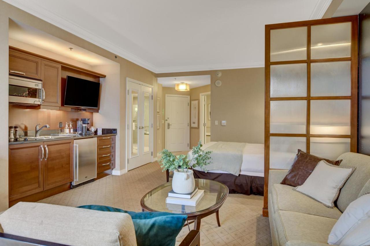 Balcony Full Strip View Suite Mgm Signature Free Valet Las Vegas Exterior photo