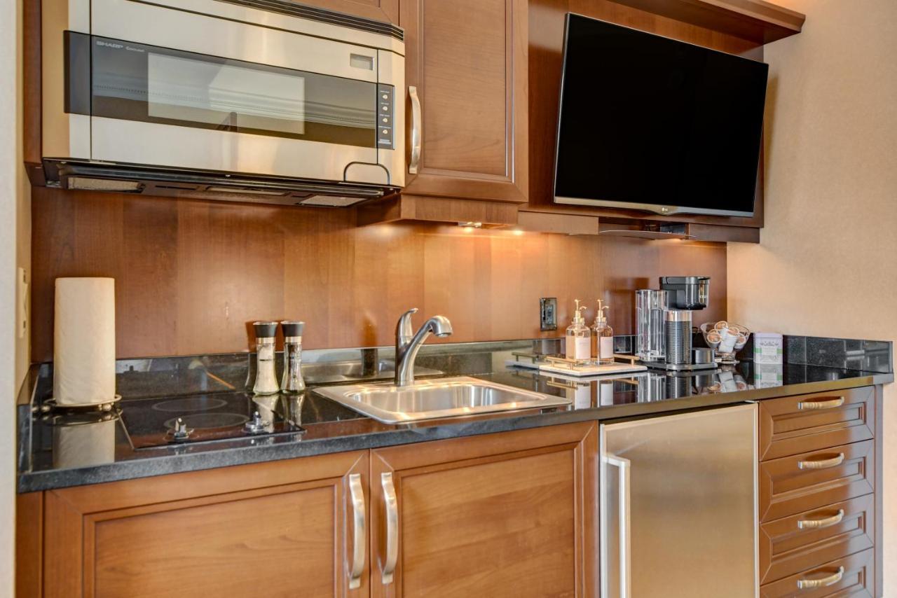 Balcony Full Strip View Suite Mgm Signature Free Valet Las Vegas Exterior photo