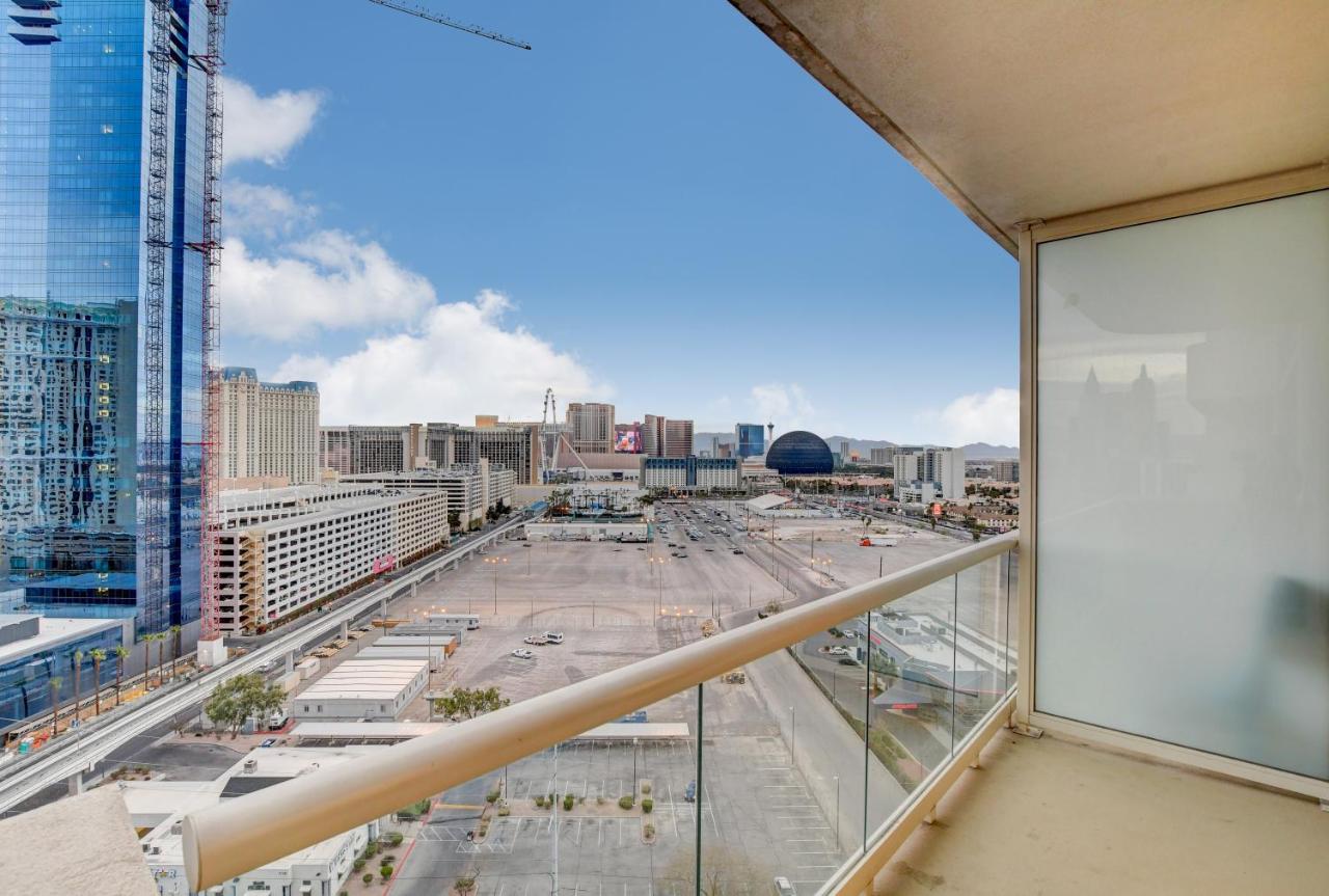 Balcony Full Strip View Suite Mgm Signature Free Valet Las Vegas Exterior photo
