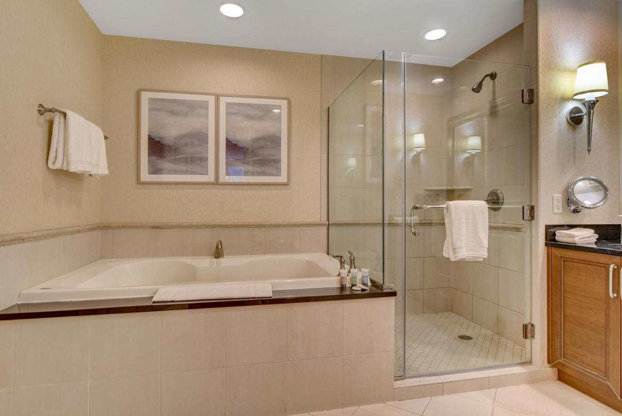 Balcony Full Strip View Suite Mgm Signature Free Valet Las Vegas Exterior photo