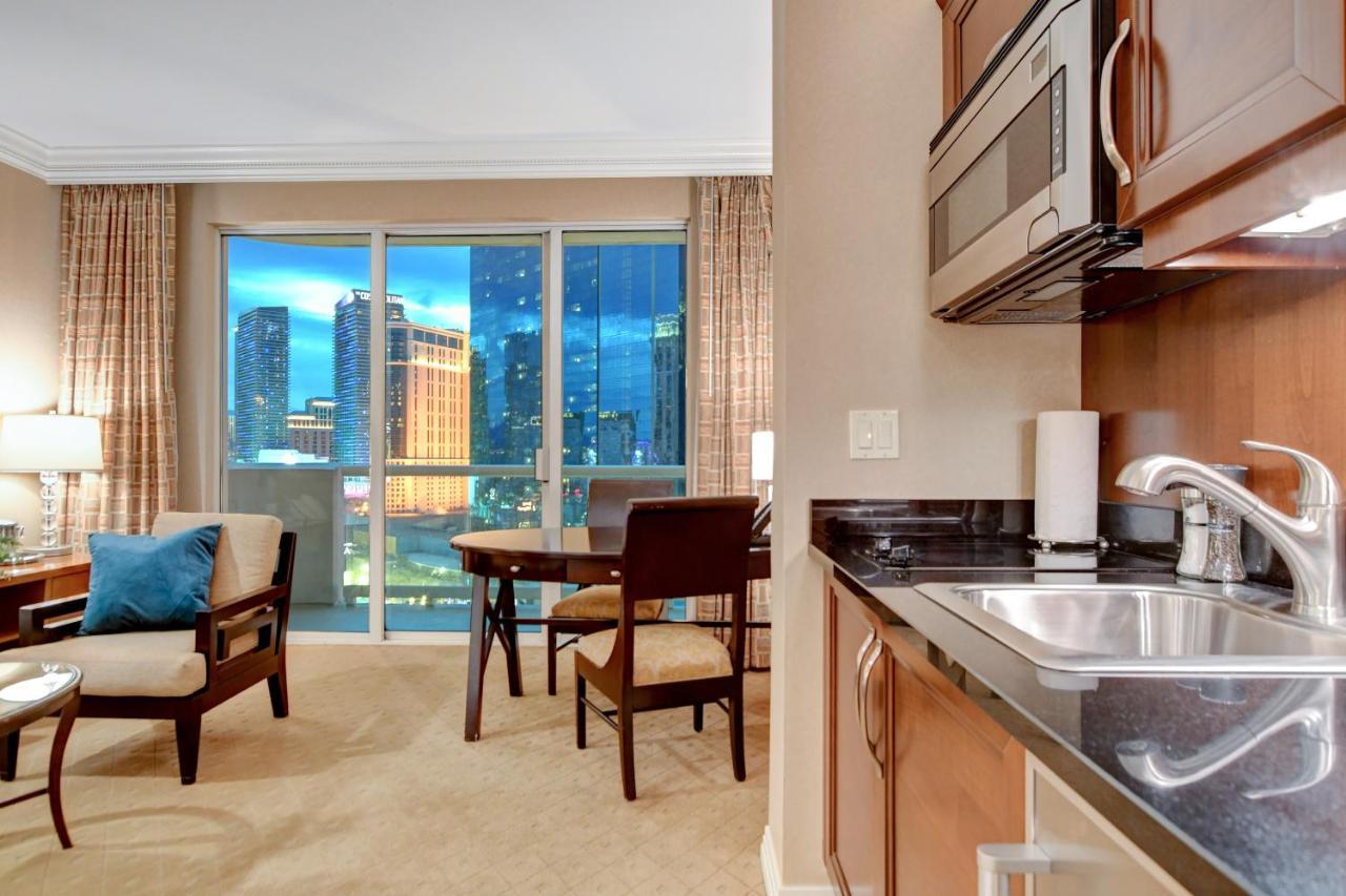Balcony Full Strip View Suite Mgm Signature Free Valet Las Vegas Exterior photo