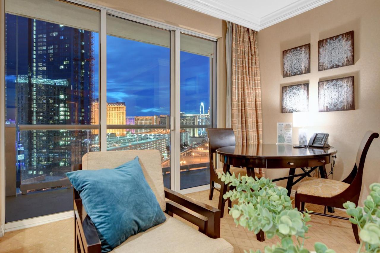 Balcony Full Strip View Suite Mgm Signature Free Valet Las Vegas Exterior photo