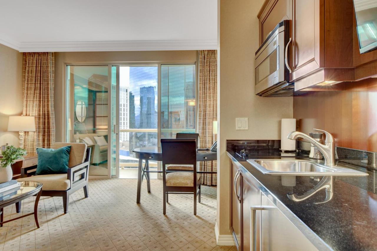 Balcony Full Strip View Suite Mgm Signature Free Valet Las Vegas Exterior photo