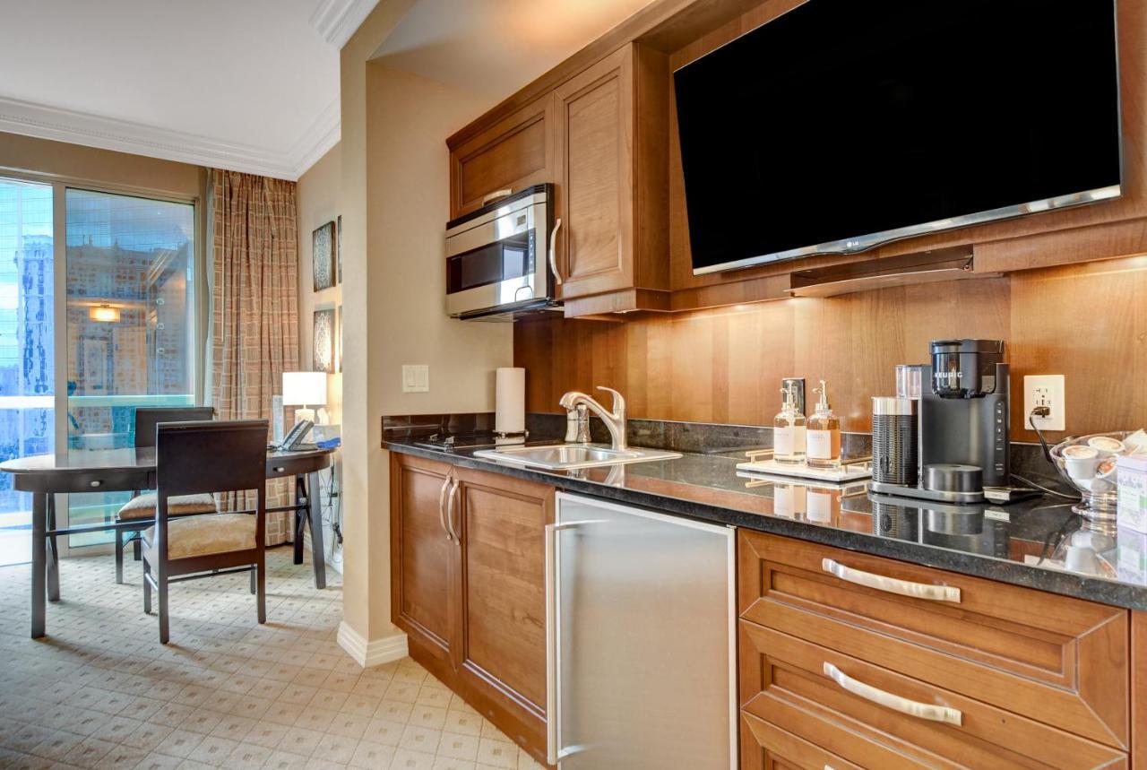 Balcony Full Strip View Suite Mgm Signature Free Valet Las Vegas Exterior photo