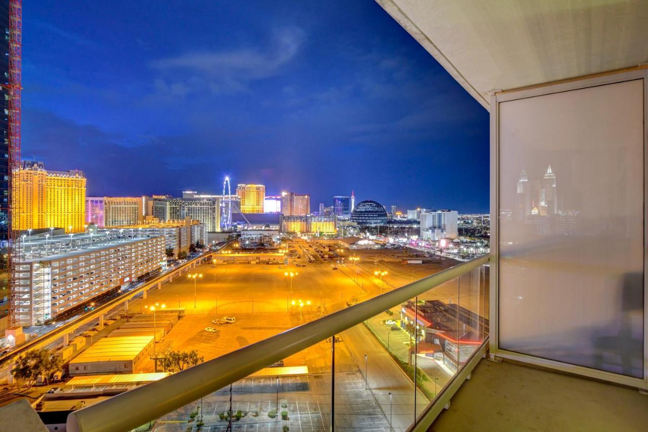 Balcony Full Strip View Suite Mgm Signature Free Valet Las Vegas Exterior photo