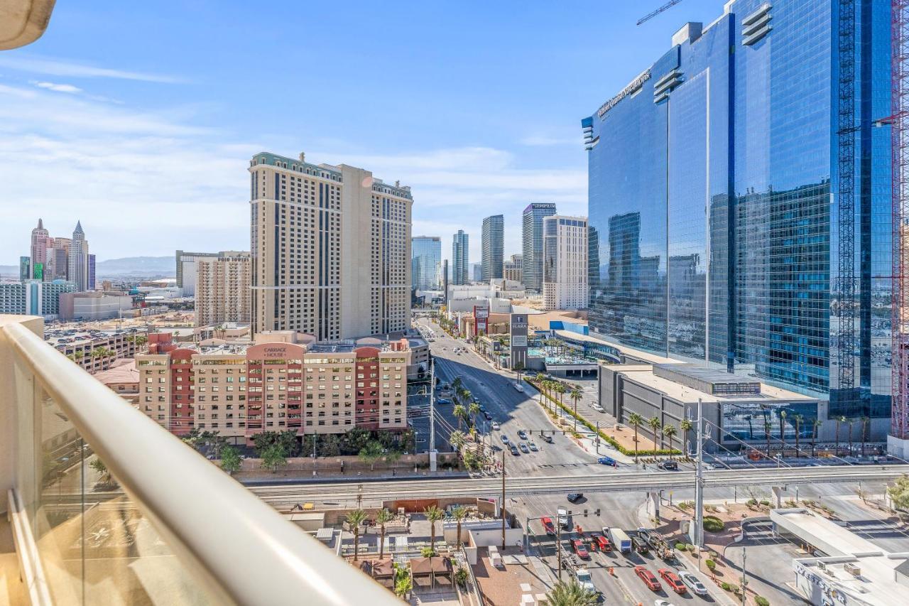 Balcony Full Strip View Suite Mgm Signature Free Valet Las Vegas Exterior photo