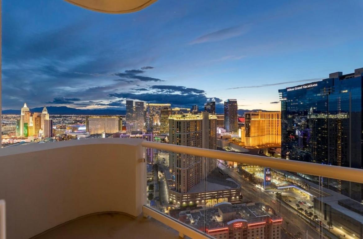 Balcony Full Strip View Suite Mgm Signature Free Valet Las Vegas Exterior photo