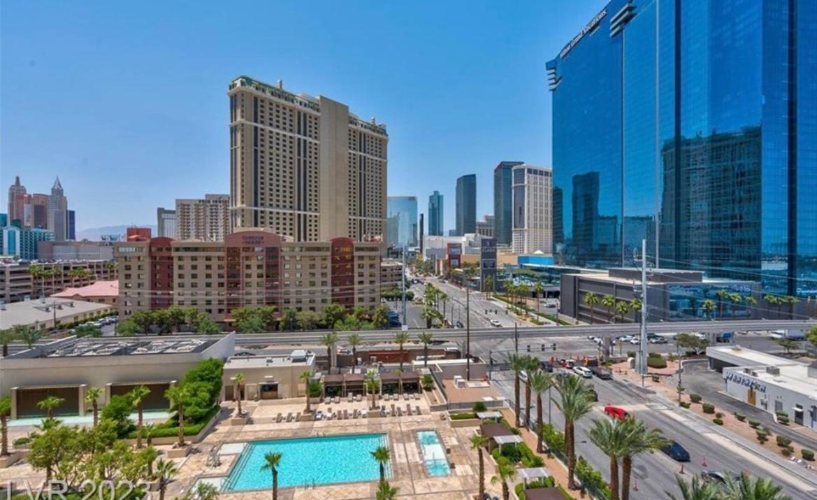 Balcony Full Strip View Suite Mgm Signature Free Valet Las Vegas Exterior photo