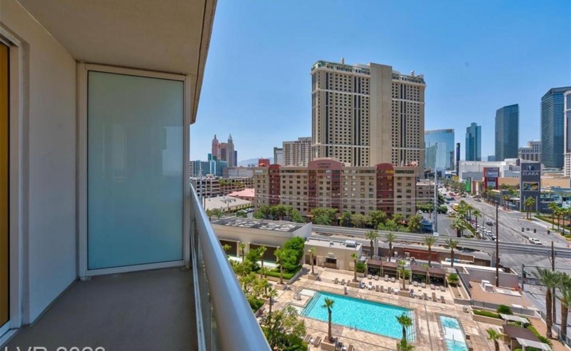 Balcony Full Strip View Suite Mgm Signature Free Valet Las Vegas Exterior photo